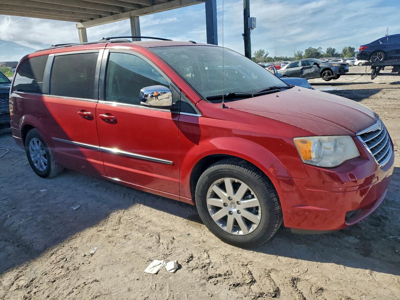 Chrysler Minivan Touring Image 7
