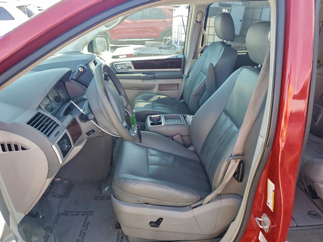 Chrysler Minivan Touring Image 10