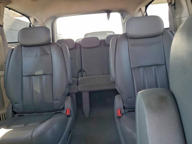 Chrysler Minivan Touring Image 8