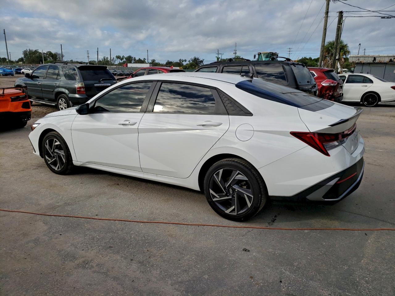 Hyundai ELANTRA Blue Image 4