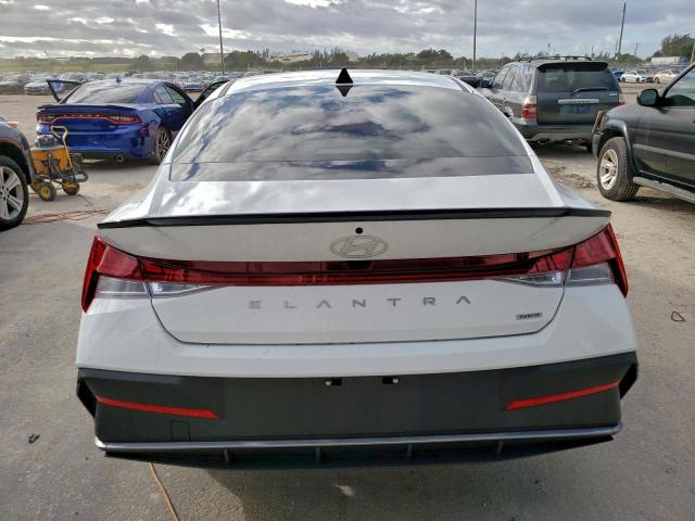 Hyundai ELANTRA Blue Image 3