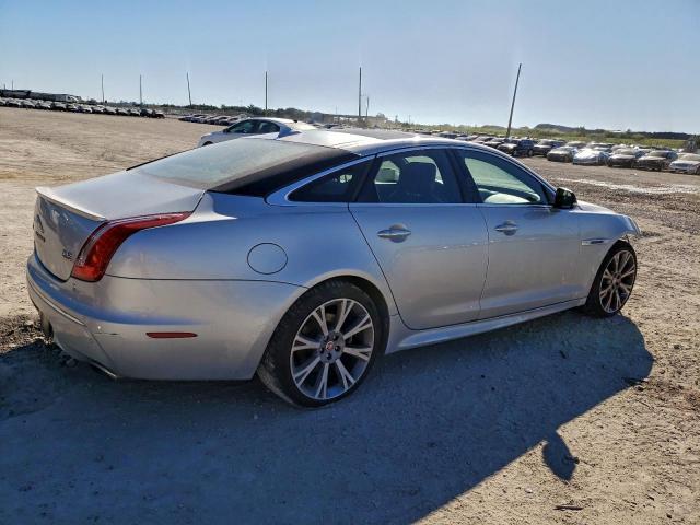 Jaguar XJ Image 2