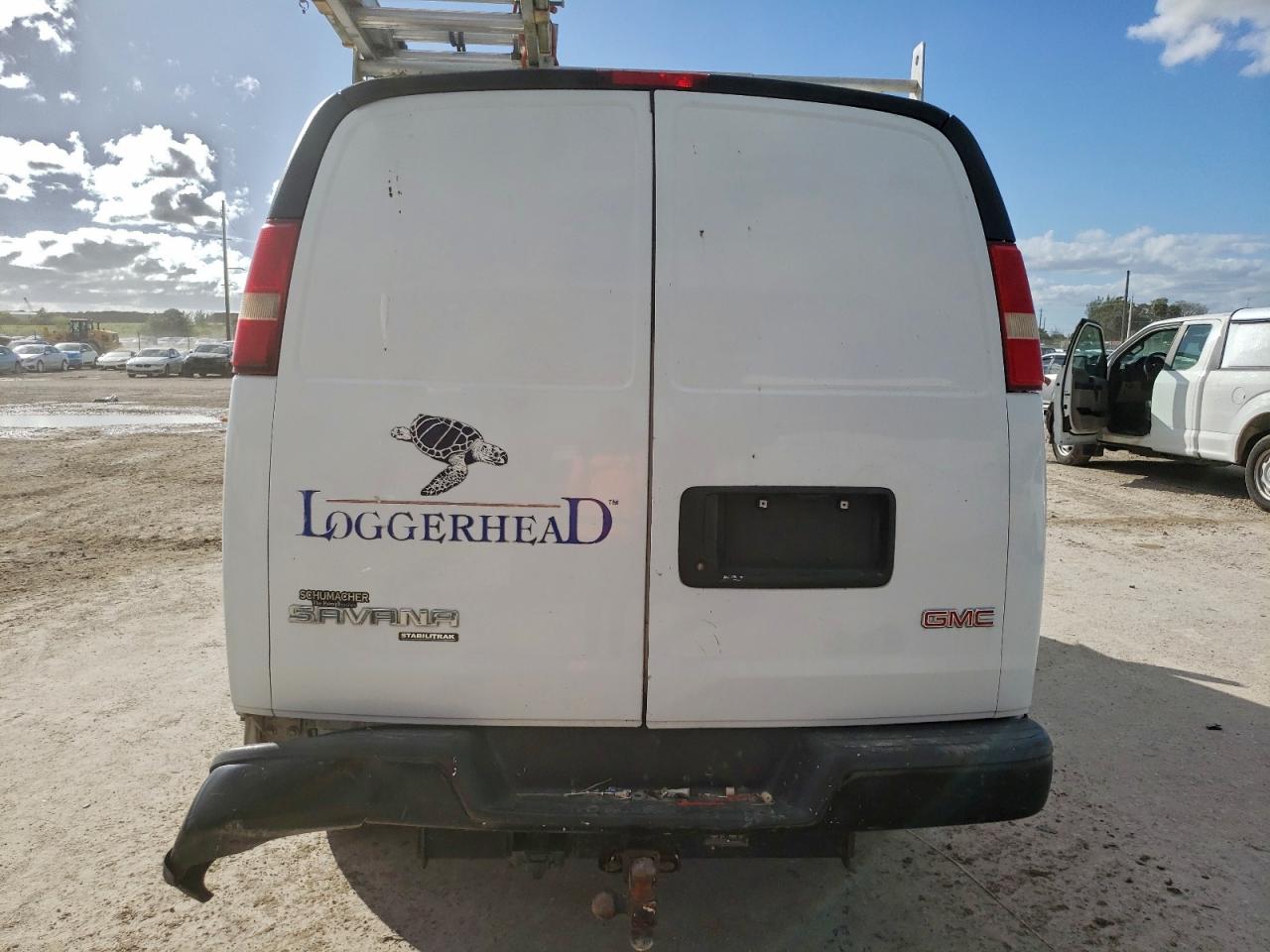 GMC Savana G2500 Image 3