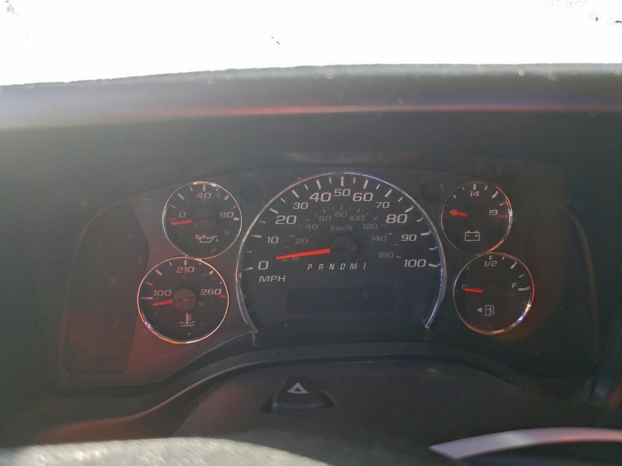 GMC Savana G2500 Image 11