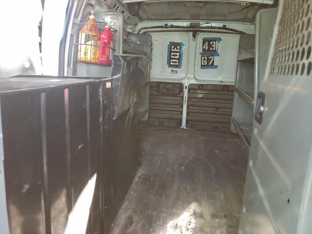 GMC Savana G2500 Image 8