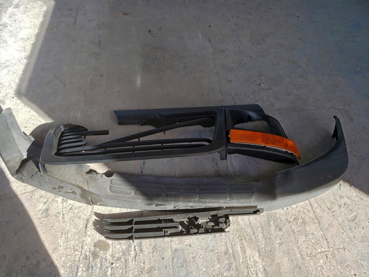 GMC Savana G2500 Image 13