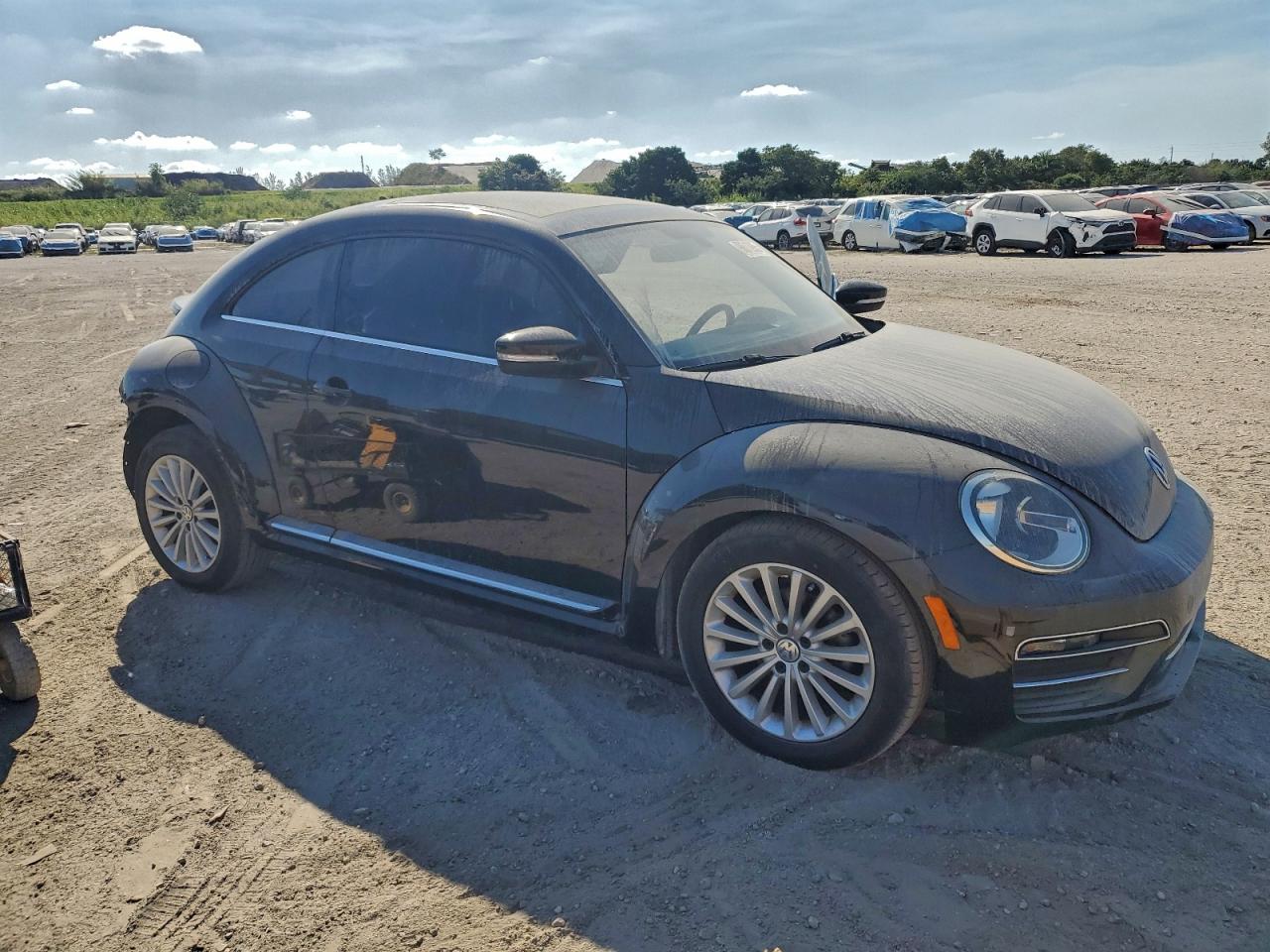 Volkswagen Beetle S Image 7