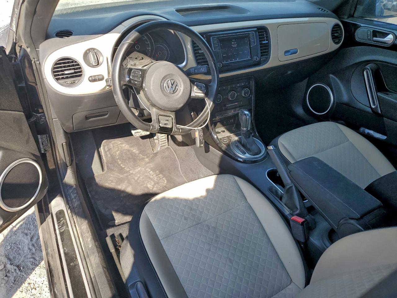 Volkswagen Beetle S Image 4