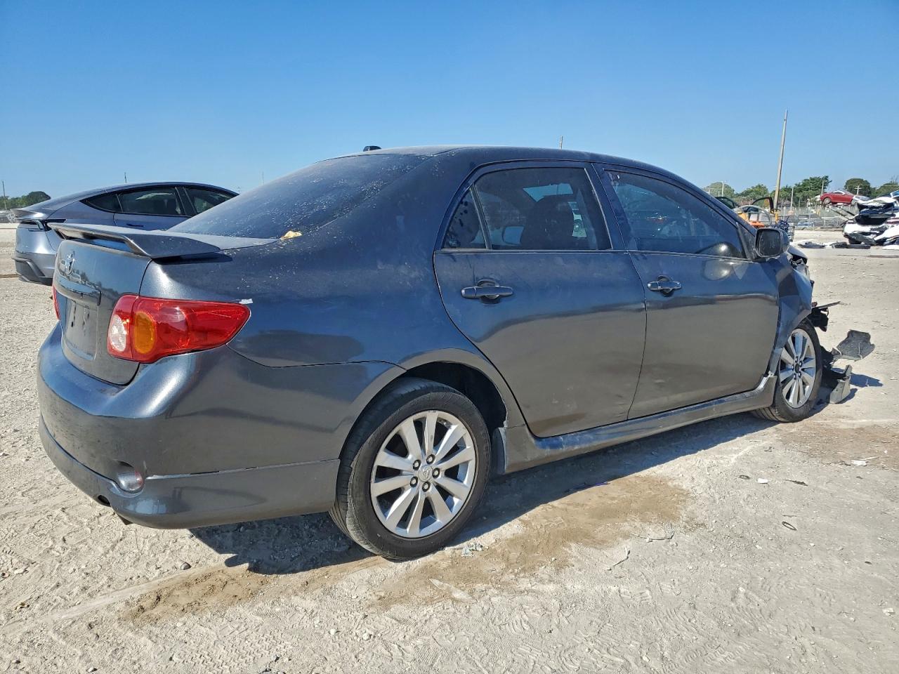 Toyota Corolla Base Image 8