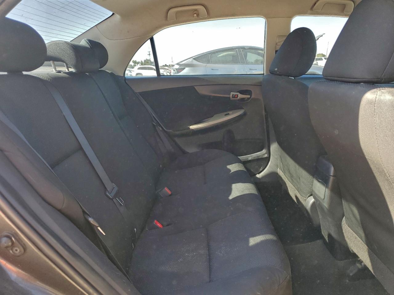 Toyota Corolla Base Image 4