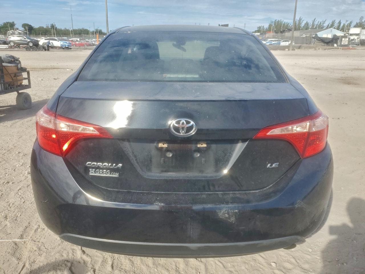 Toyota Corolla L Image 9