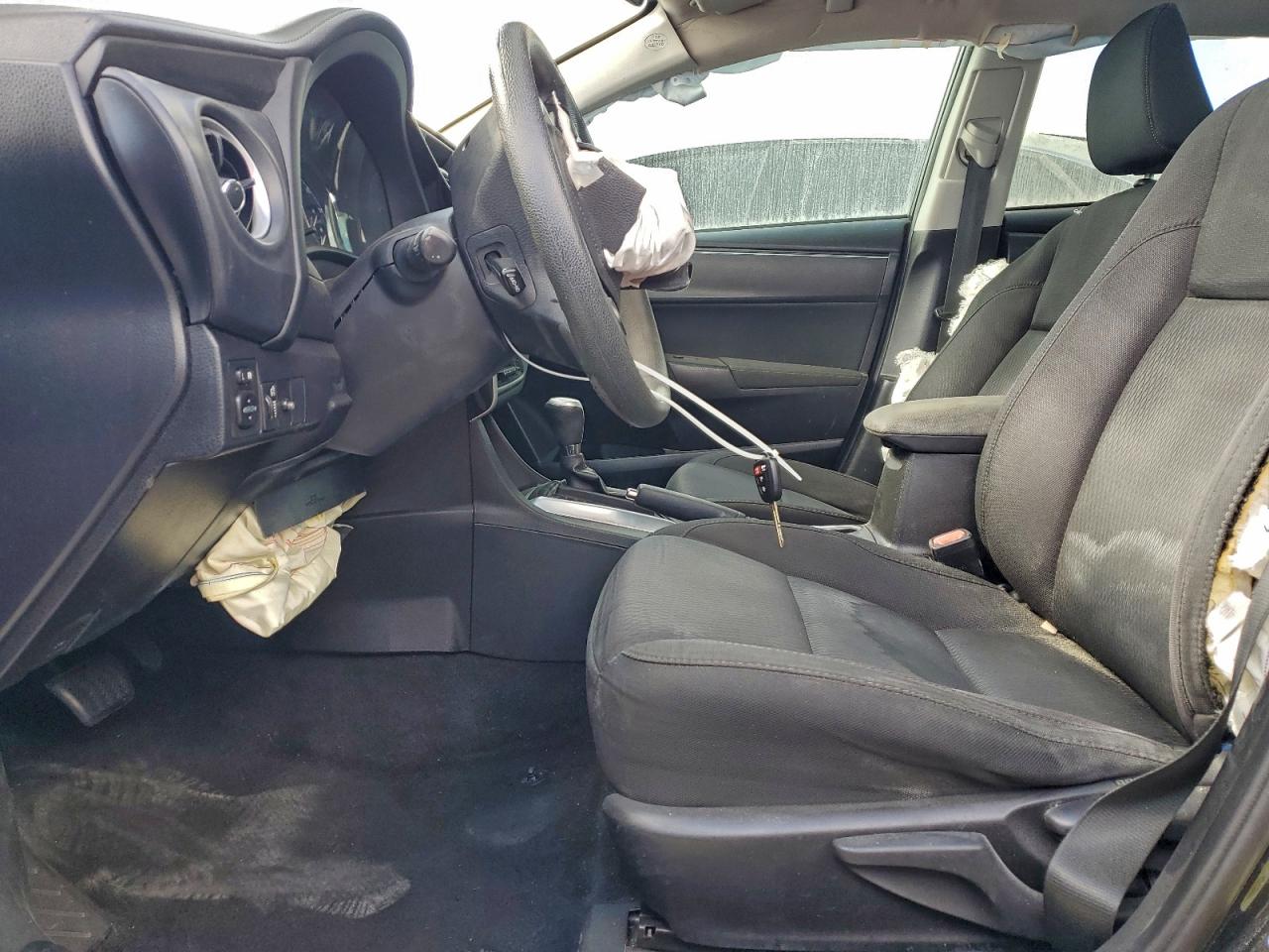 Toyota Corolla L Image 7