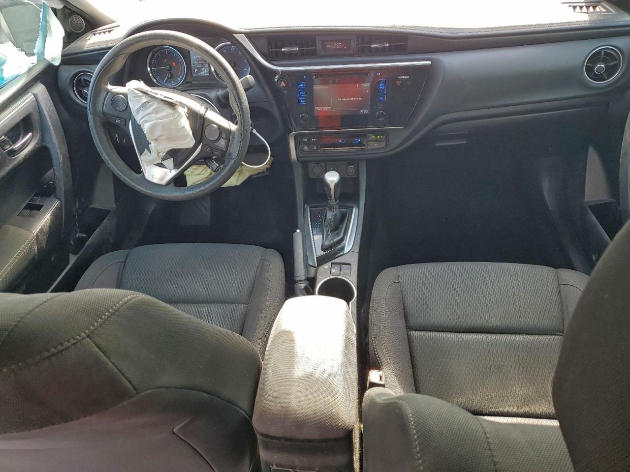 Toyota Corolla L Image 6