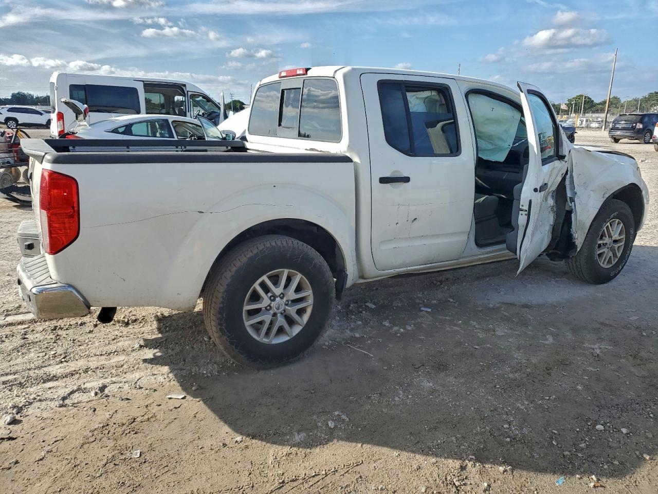 Nissan Frontier S Image 8