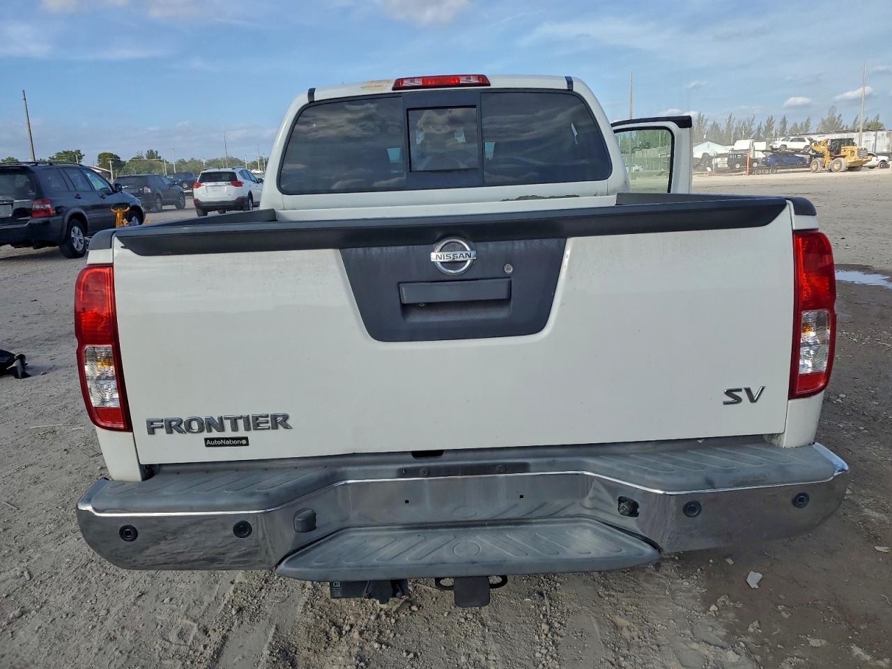 Nissan Frontier S Image 2