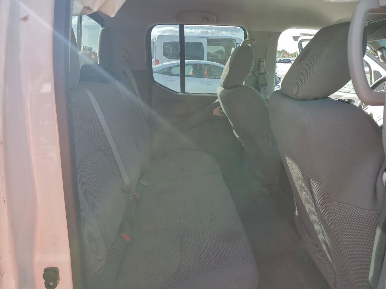 Nissan Frontier S Image 10