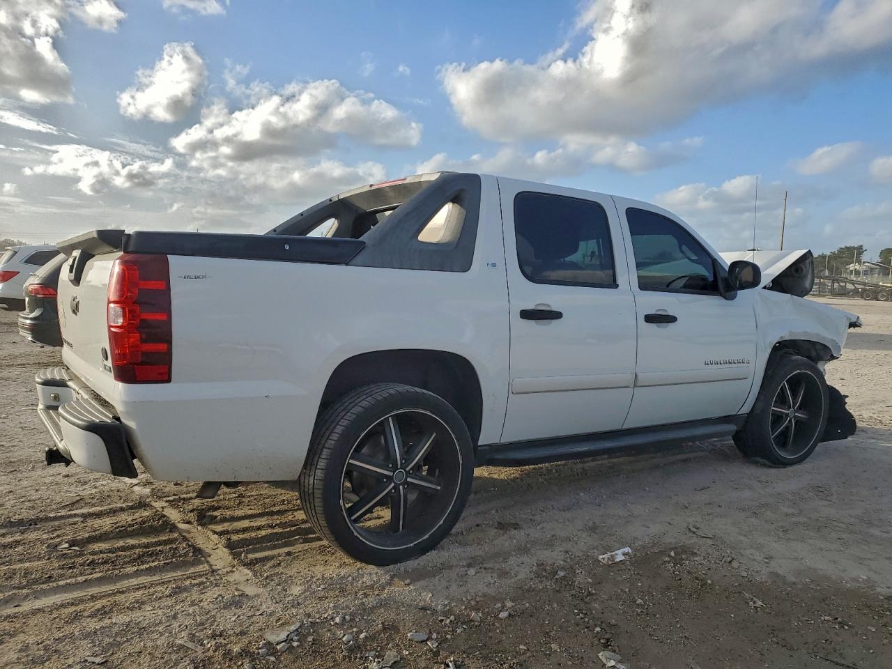 Chevrolet Avalanche C1500 Image 7