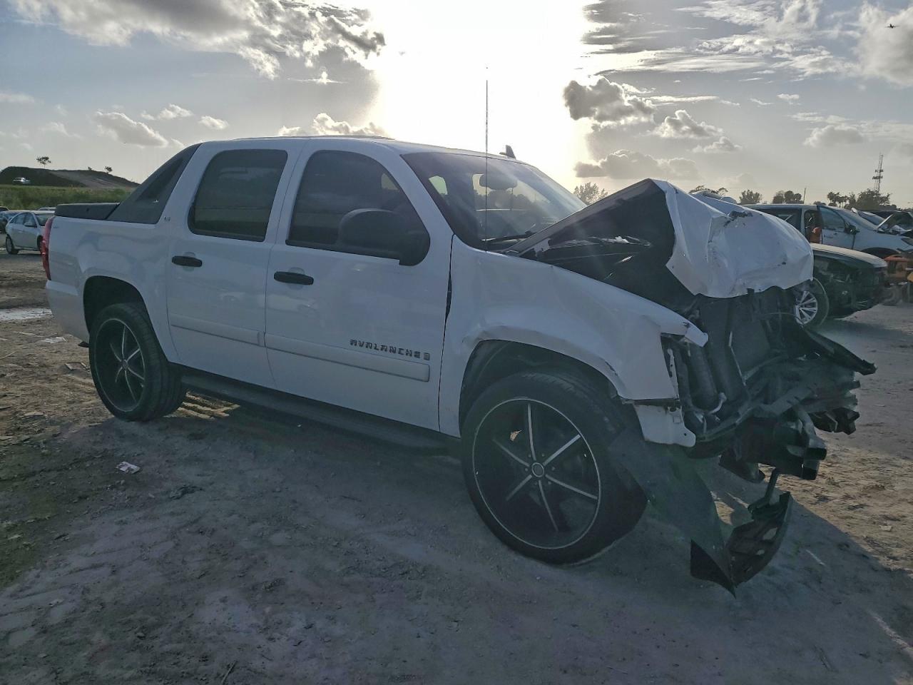 Chevrolet Avalanche C1500 Image 3