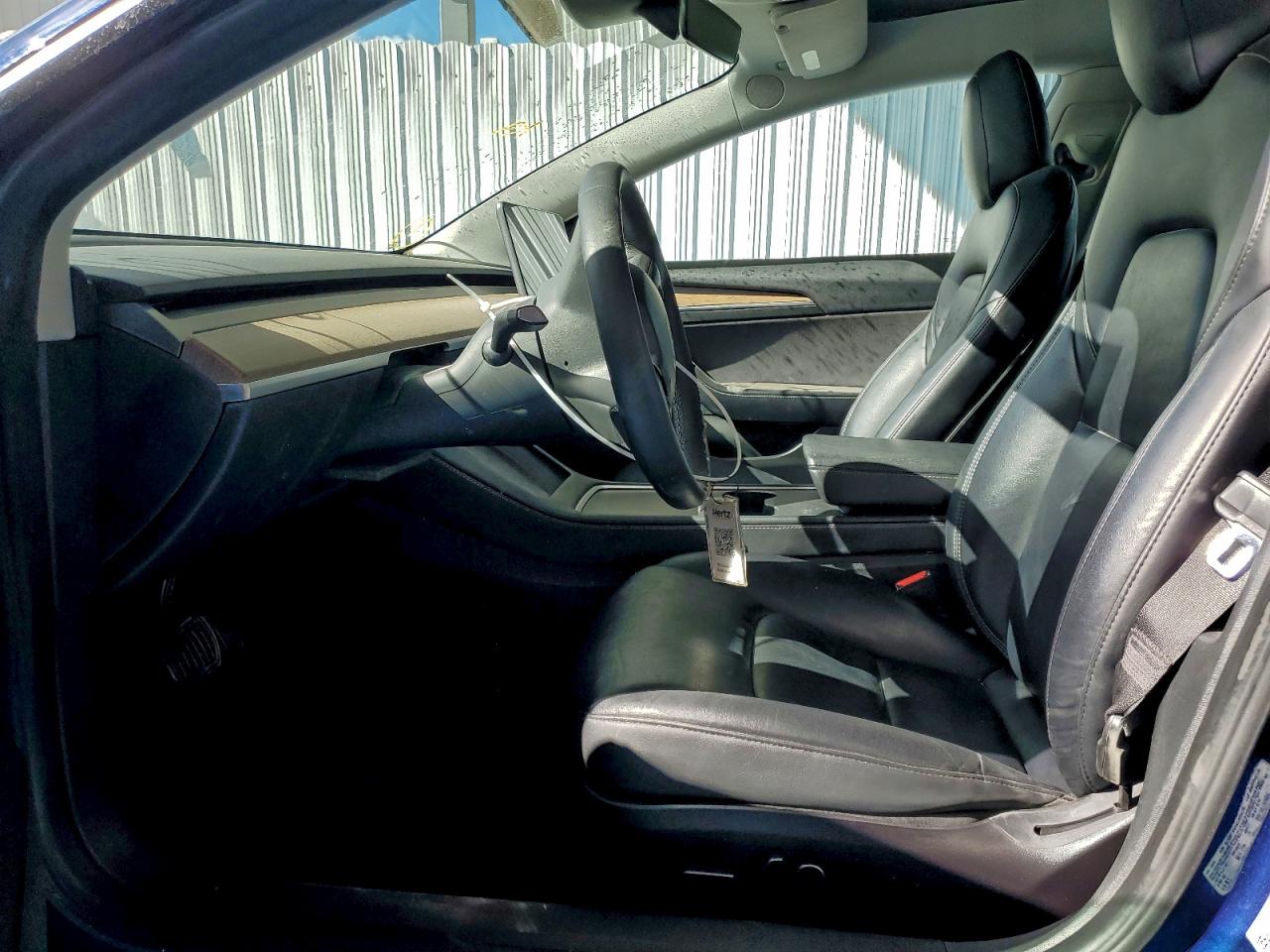 Tesla Model 3 Image 8