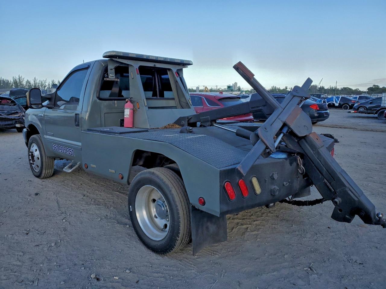 Ford F-450 Super Duty Image 3