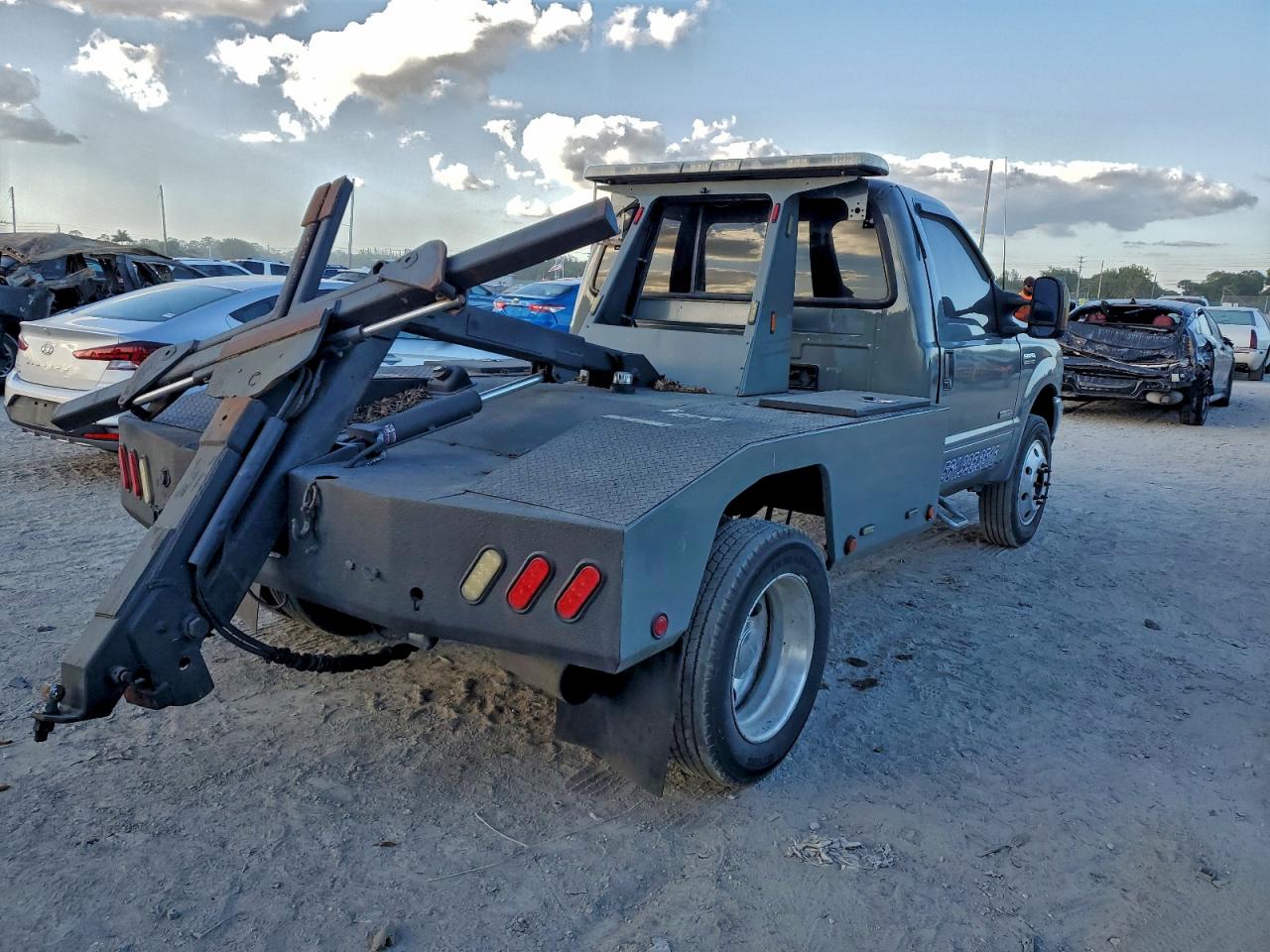 Ford F-450 Super Duty Image 12