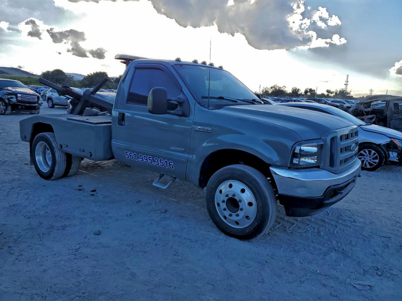 Ford F-450 Super Duty Image 2