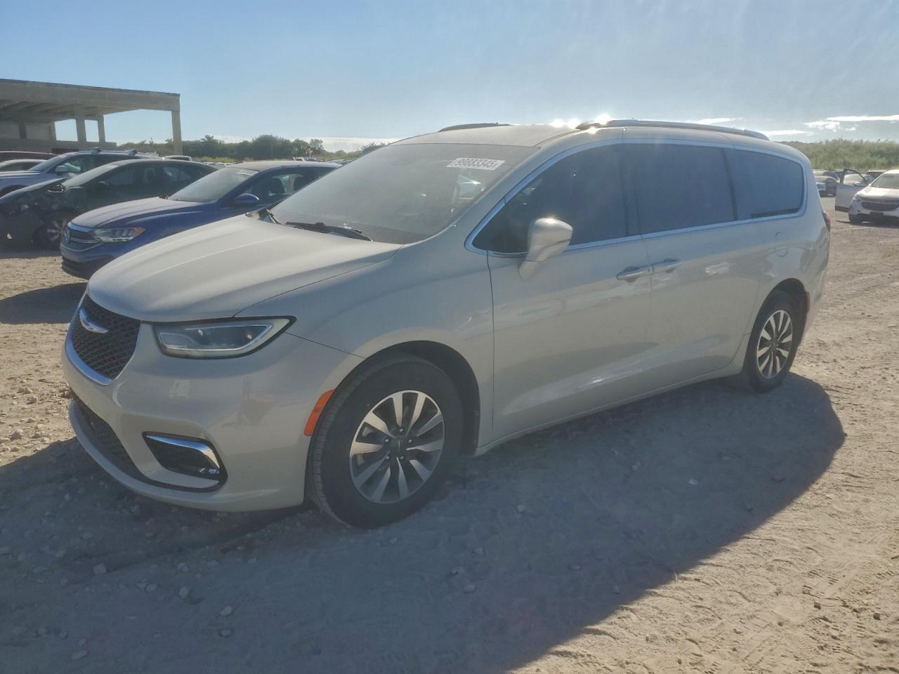 Chrysler Pacifica Touring L Image 1