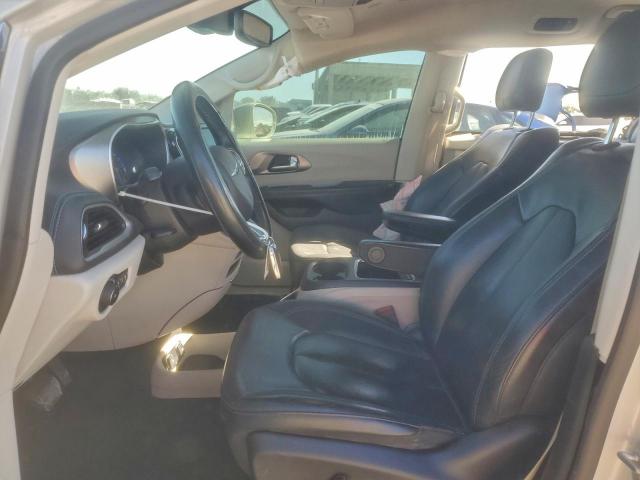 Chrysler Pacifica Touring L Image 8