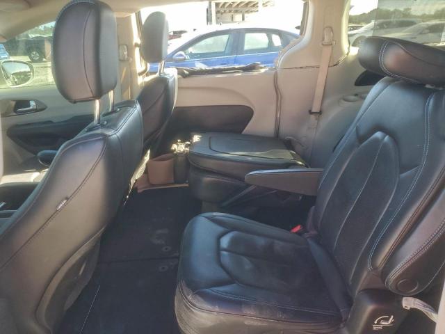 Chrysler Pacifica Touring L Image 9